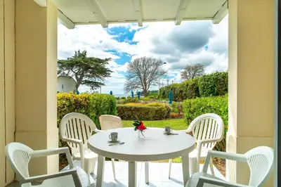 Jardin de l'établissement Sternoka - Appt avec vue mer avec piscine