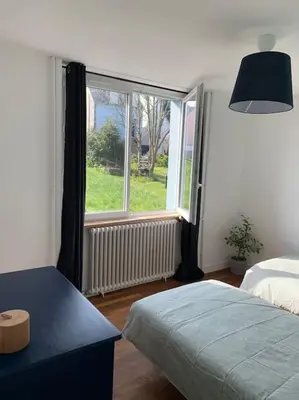 Un ou plusieurs lits dans un hébergement de l'établissement Ty Reuz - Maison avec 40 m2 de terrasse vue mer à Morgat