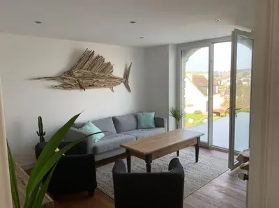 Coin salon dans l'établissement Ty Reuz - Maison avec 40 m2 de terrasse vue mer à Morgat