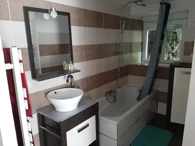 Salle de bains dans l'établissement Appart cosy aux écluses du port