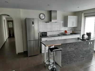 Cuisine ou kitchenette dans l'établissement Appart cosy aux écluses du port