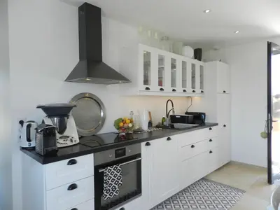 Cuisine ou kitchenette dans l'établissement Holiday Home Le Ménez by Interhome