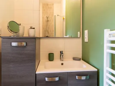 Salle de bains dans l'établissement Holiday Home La Villa du Pêcheur by Interhome