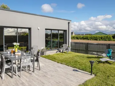 Jardin de l'établissement Holiday Home La Villa du Pêcheur by Interhome