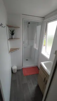 Salle de bains dans l'établissement Mobil-home vue mer et campagne