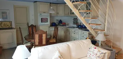 Cuisine ou kitchenette dans l'établissement Kleines Ferienhaus am Meer
