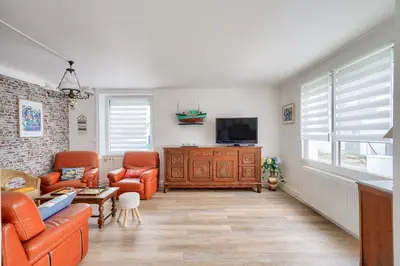 Télévision ou salle de divertissement dans l'établissement Maison pour 6, port et plage de Lesconil