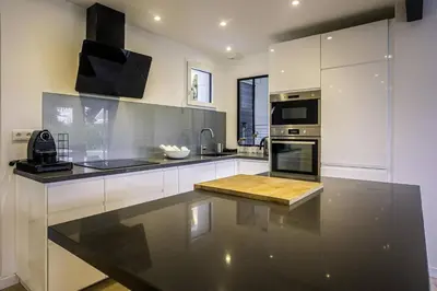 Cuisine ou kitchenette dans l'établissement bihit, Cote De Granit Rose