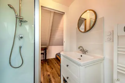 Salle de bains dans l'établissement Ty Colo Plougasnou - Longère à 2.5km de la plage