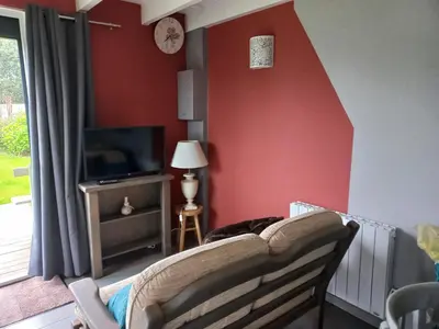 Télévision ou salle de divertissement dans l'établissement Studio bois indépendant au calme