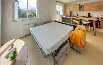 Cuisine ou kitchenette dans l'établissement Awesome Apartment In Le Conquet