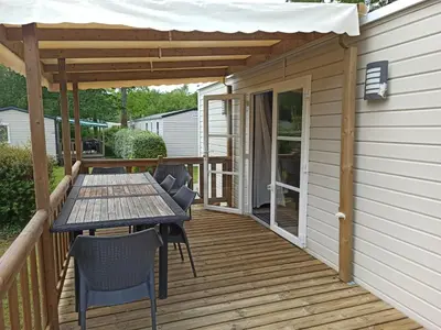 Balcon ou terrasse dans l'établissement Mobil home dans Camping 4 étoiles
