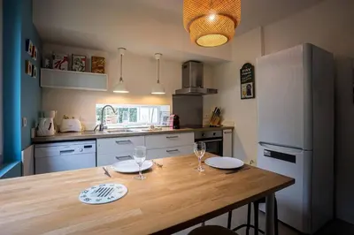 Cuisine ou kitchenette dans l'établissement Ty Swannee, Ty Swannee maison familiale