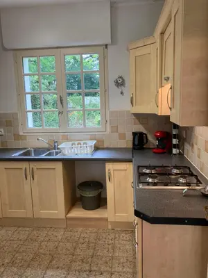 Cuisine ou kitchenette dans l'établissement Cheerful two bedroom house PLONEVEZ du Faou