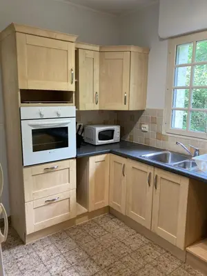 Cuisine ou kitchenette dans l'établissement Cheerful two bedroom house PLONEVEZ du Faou