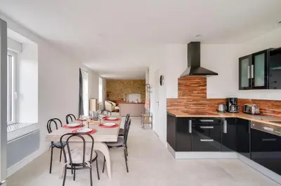 Cuisine ou kitchenette dans l'établissement Plages La Torche et du Ster - Maison pour 6- Surf