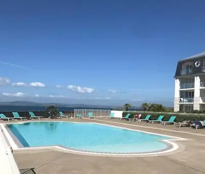 Piscine de l'établissement Appartement Belle Vue Mer- piscine ou située à proximité