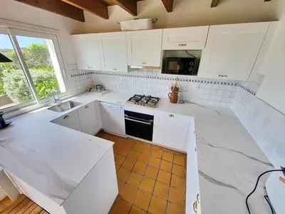 Cuisine ou kitchenette dans l'établissement 391-Authentique penty, vue mer, proche plage