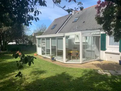 Jardin de l'établissement Maison spacieuse 120 m plage de la grève blanche