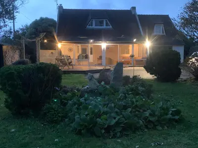 Jardin de l'établissement Maison spacieuse 120 m plage de la grève blanche