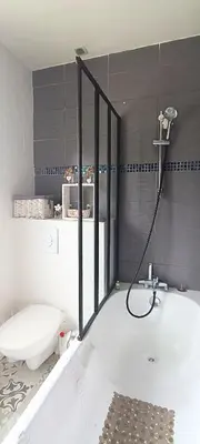 Salle de bains dans l'établissement Le Koc'h Kelen, au calme, proche centre ville