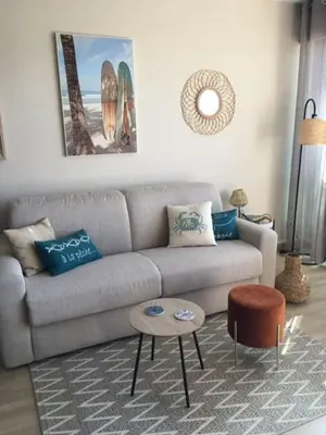Coin salon dans l'établissement Studio Bénodet vue mer