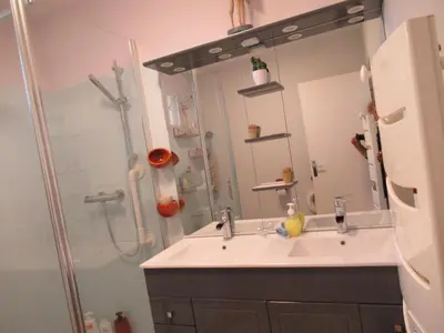Salle de bains dans l'établissement Kérandro