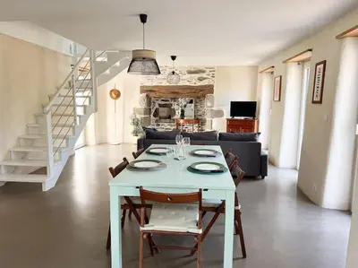 Coin salon dans l'établissement Jolie maison de vacances à 5 mn à pied des plages