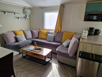 Coin salon dans l'établissement MH1-Gd CONFORT 3CH- 6-7 Pl -2 SDB-2 WC- WIFI - TV - LAVE VAISSELLE - LAVE LINGE- DRAPS FOURNIS-LITS FAITS A VOTRE ARRIVEE !! -- 
