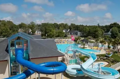 Piscine de l'établissement MH1-Gd CONFORT 3CH- 6-7 Pl -2 SDB-2 WC- WIFI - TV - LAVE VAISSELLE - LAVE LINGE- DRAPS FOURNIS-LITS FAITS A VOTRE ARRIVEE !! -- 