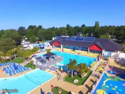 Piscine de l'établissement MH1-Gd CONFORT 3CH- 6-7 Pl -2 SDB-2 WC- WIFI - TV - LAVE VAISSELLE - LAVE LINGE- DRAPS FOURNIS-LITS FAITS A VOTRE ARRIVEE !! -- 