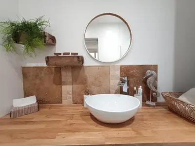 Salle de bains dans l'établissement Les Gites de Mael et Rose