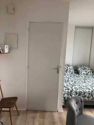 Un ou plusieurs lits dans un hébergement de l'établissement Appartement proche des plages