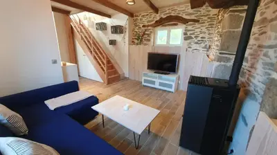 Télévision ou salle de divertissement dans l'établissement Les gites de koatephani et ses animaux