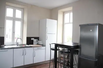 Cuisine ou kitchenette dans l'établissement La Maison du Port, vue mer, jardin et parking
