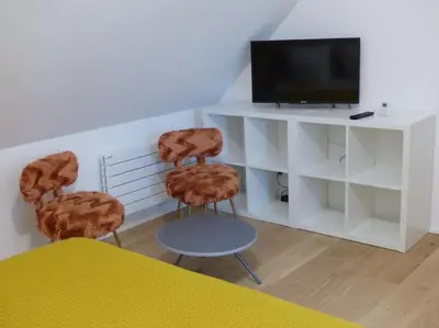 Télévision ou salle de divertissement dans l'établissement Gîte près de l'Aber Benoît