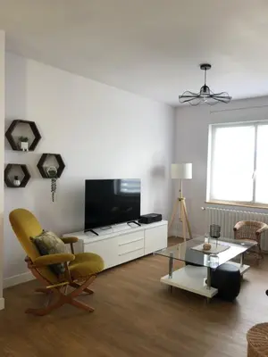 Télévision ou salle de divertissement dans l'établissement Ty Albertine - Maison de campagne rénovée proche de la mer
