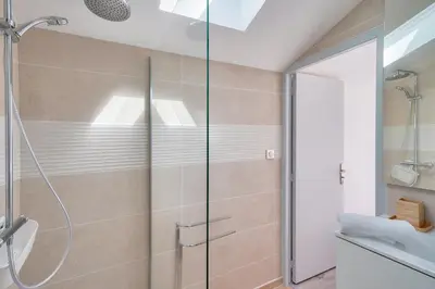Salle de bains dans l'établissement Belle maison pour 7 à 300m de la plage au Guilvinec