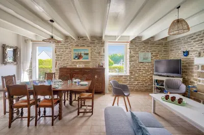 Télévision ou salle de divertissement dans l'établissement Belle maison pour 7 à 300m de la plage au Guilvinec