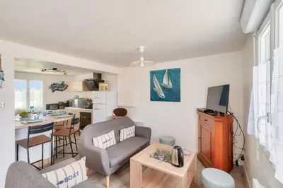 Télévision ou salle de divertissement dans l'établissement À 300m de la Greve Blanche - Appartement pour 6