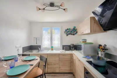 Cuisine ou kitchenette dans l'établissement À 300m de la Greve Blanche - Appartement pour 6