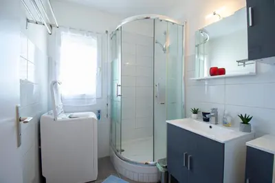 Salle de bains dans l'établissement Le Franc bord I Plage à 200m