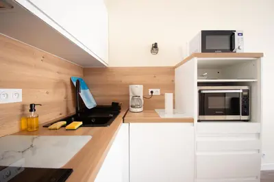 Cuisine ou kitchenette dans l'établissement Le Franc bord I Plage à 200m