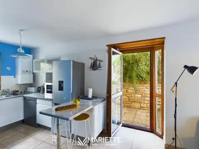 Cuisine ou kitchenette dans l'établissement -ESCALE- Concarneau grande Terrasse et parking