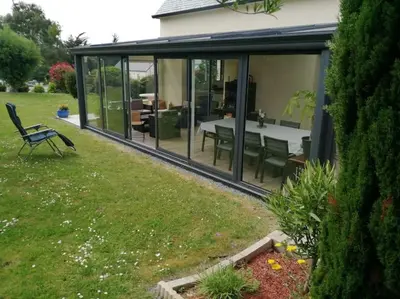 Jardin de l'établissement Maison proche de la mer