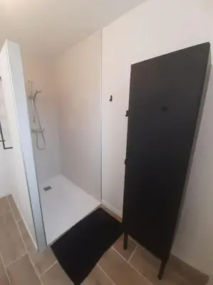 Salle de bains dans l'établissement La Maison du Lividig 3 étoiles OT29