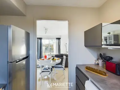 Cuisine ou kitchenette dans l'établissement -LITTO- Concarneau avec terrasse proche commerces