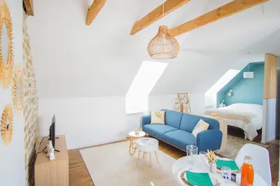Coin salon dans l'établissement -PICCO BIANCO-Studio entierement renove-Concarneau