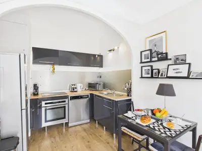 Cuisine ou kitchenette dans l'établissement -HANNAH- Joli cocon avec vue sur la ville-close