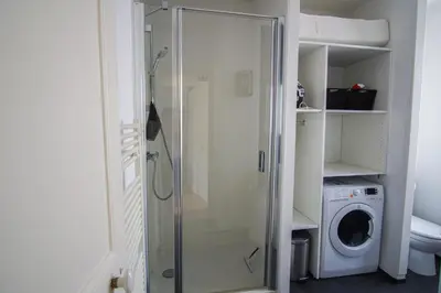 Salle de bains dans l'établissement -HANNAH- Joli cocon avec vue sur la ville-close